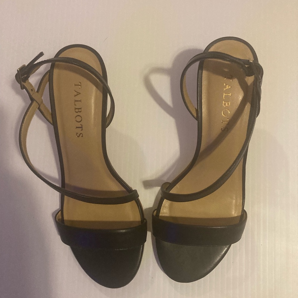 Navy Talbots kitten heel